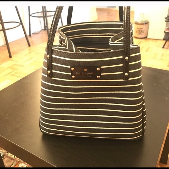 Kate Spade ♠️ Purse - Picture 7 of 8